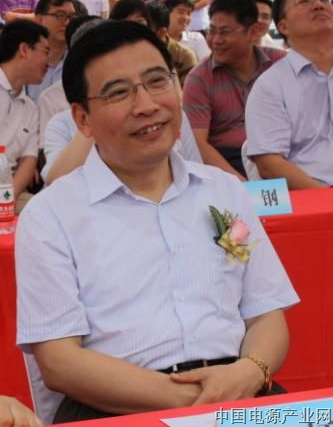 苗圩：燃油车退出时间表正在研究 但确定各阶段新能源车占比更重要