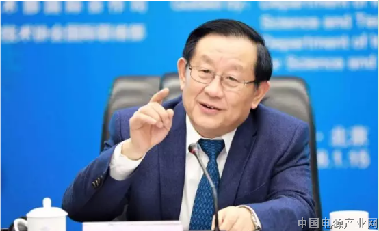 万钢: 未来很长一段时间 内燃机技术仍将是主流